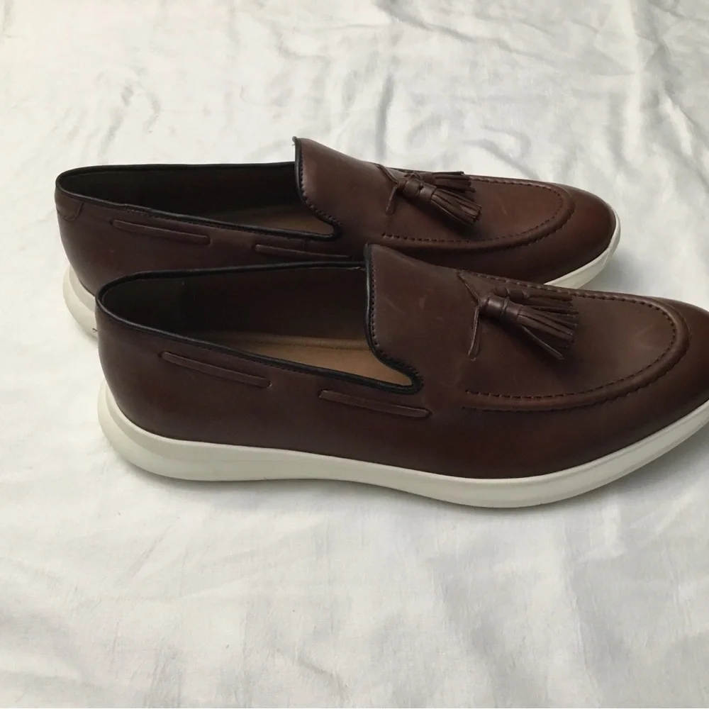 JOHNSTON & MURPHY Sleek Brown and White Slip-On Loafers for Casual Comfort